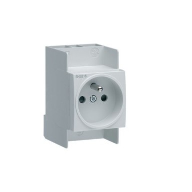 SNS216 - Hager - 2P+E 16A Auto Current Socket - Ref: SNS216